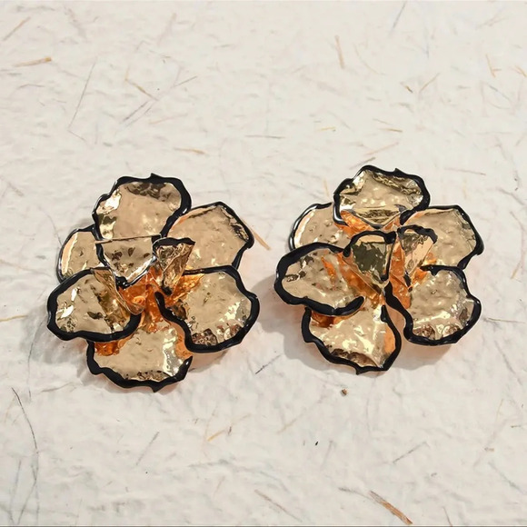 Zara Gold Metal Flower Earrings - Picture 4 of 17